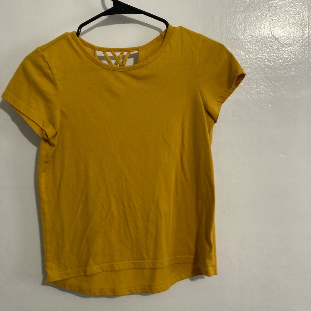 Old navy mustard colored hi low tee with Lattice detail on the back